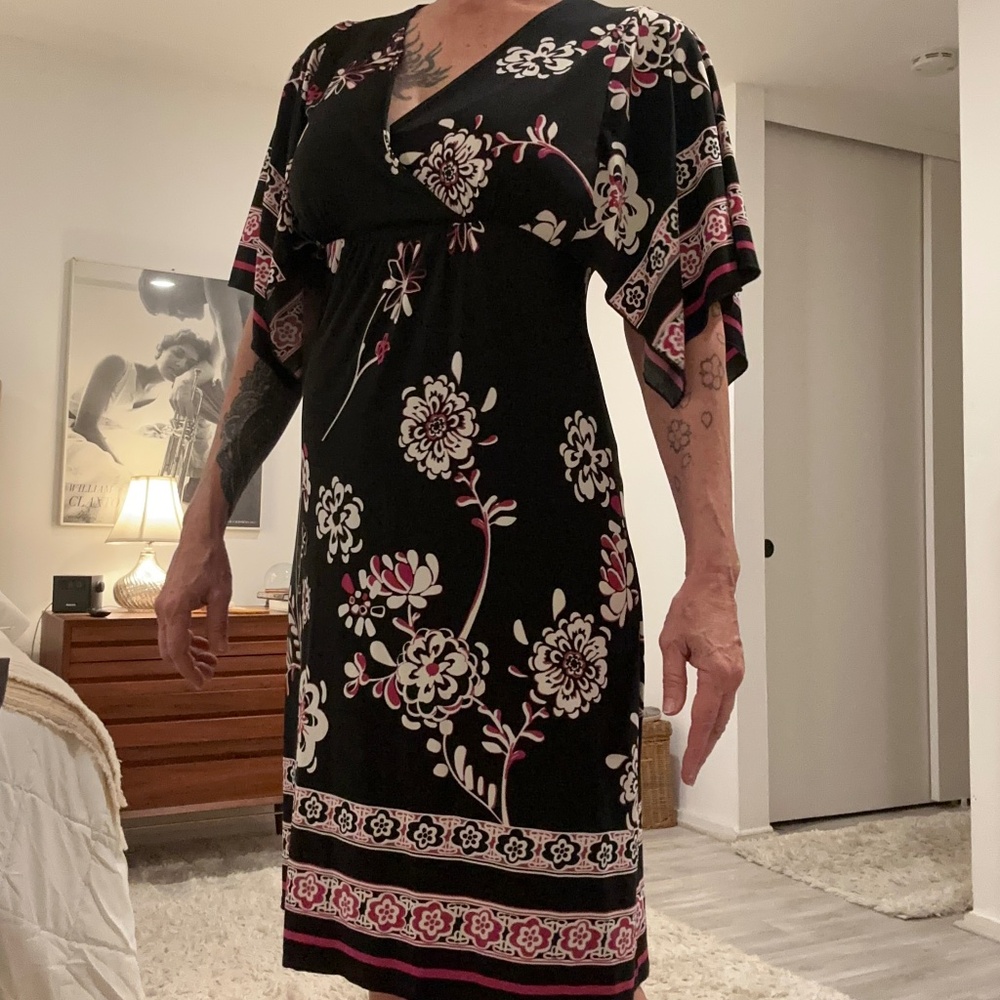 CHICO'S EMPIRE-STYLE SHORT SLEEVE FLORAL PRINT DRESS - SIZE 1